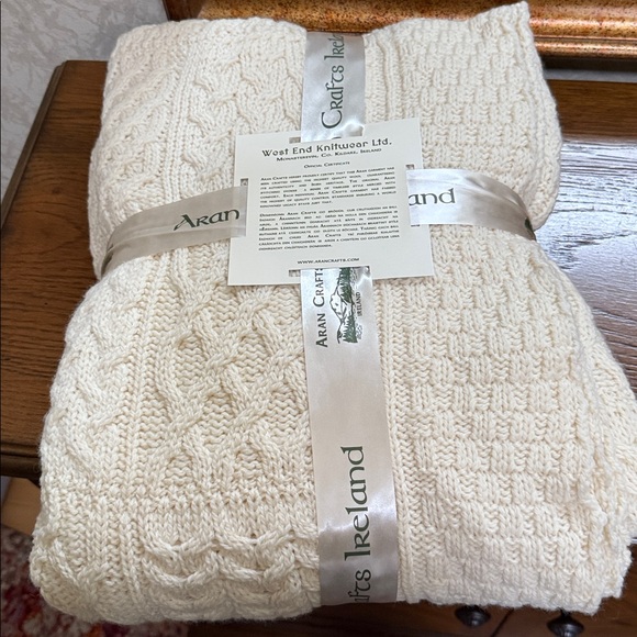 Aran Crafts Ireland patchwork Cable Knit 100% Merino Wool Throw. Natural color. - Picture 13 of 16